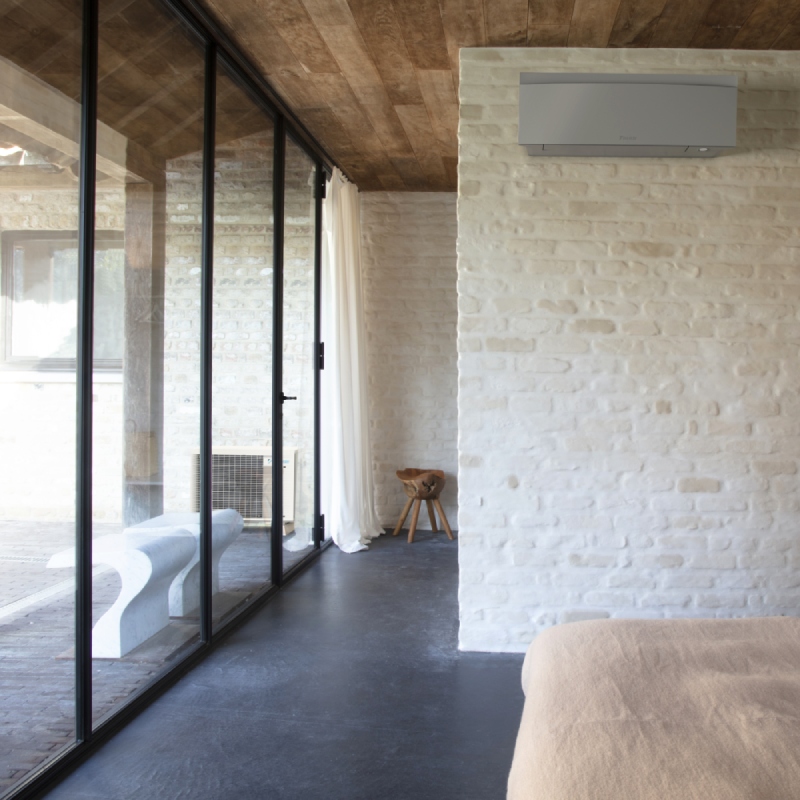 Daikin Emura Silver detaliu ambient